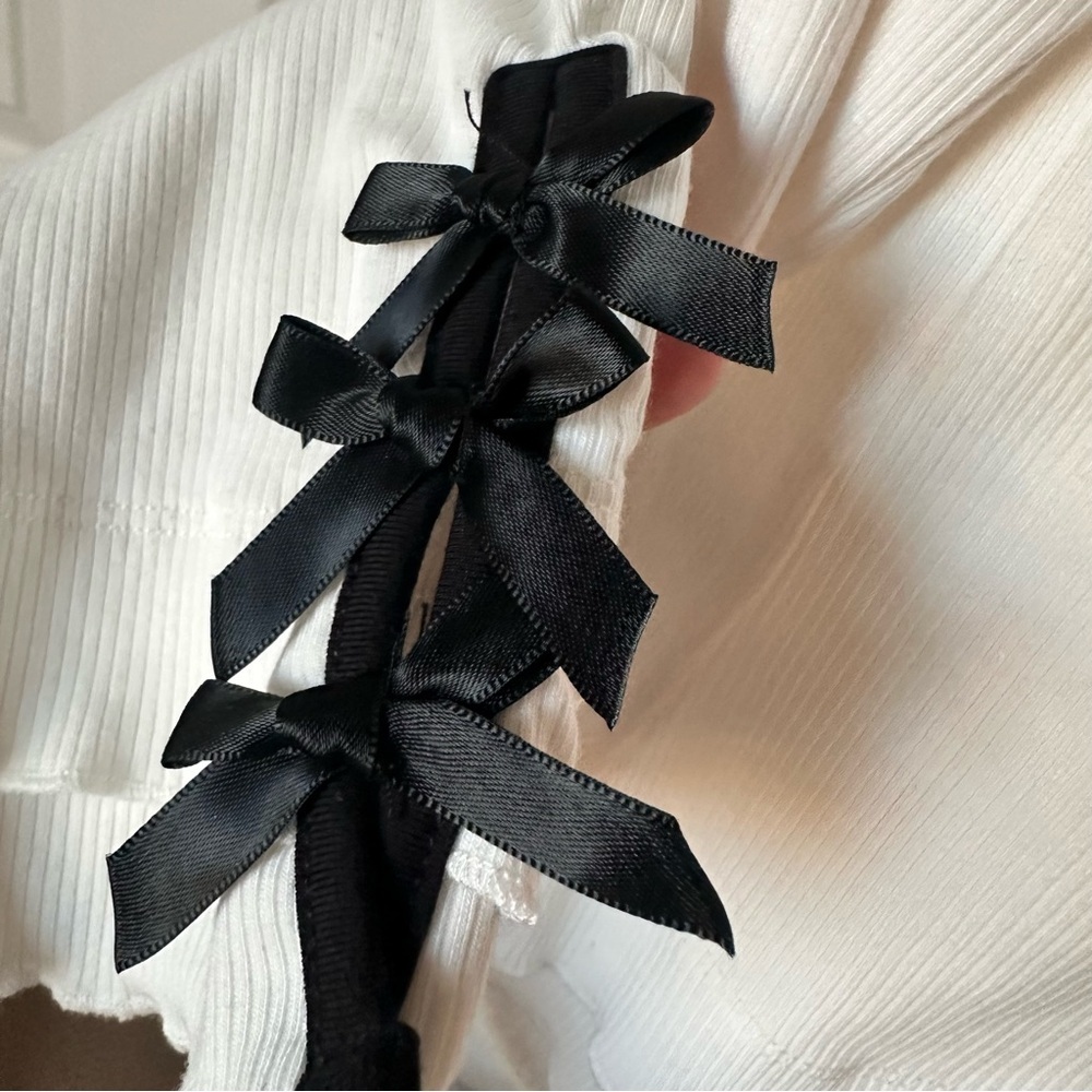 New Badgley Mischka White Cardigan Top Black Trim Bow Ribbon Cuffs Chic Ribbed - Picture 9 of 15